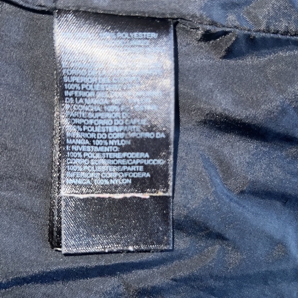 North Face lightweight, hide away hood fully lined woman’s jacket size Large - Picture 11 of 14